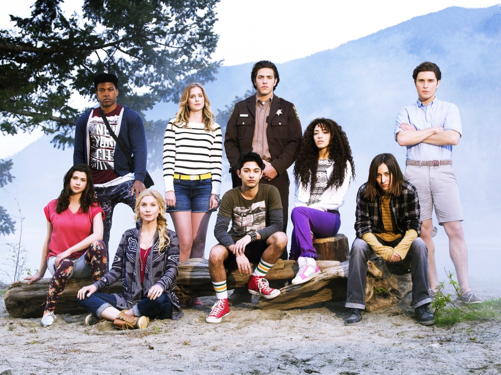 Dead of Summer Reparto